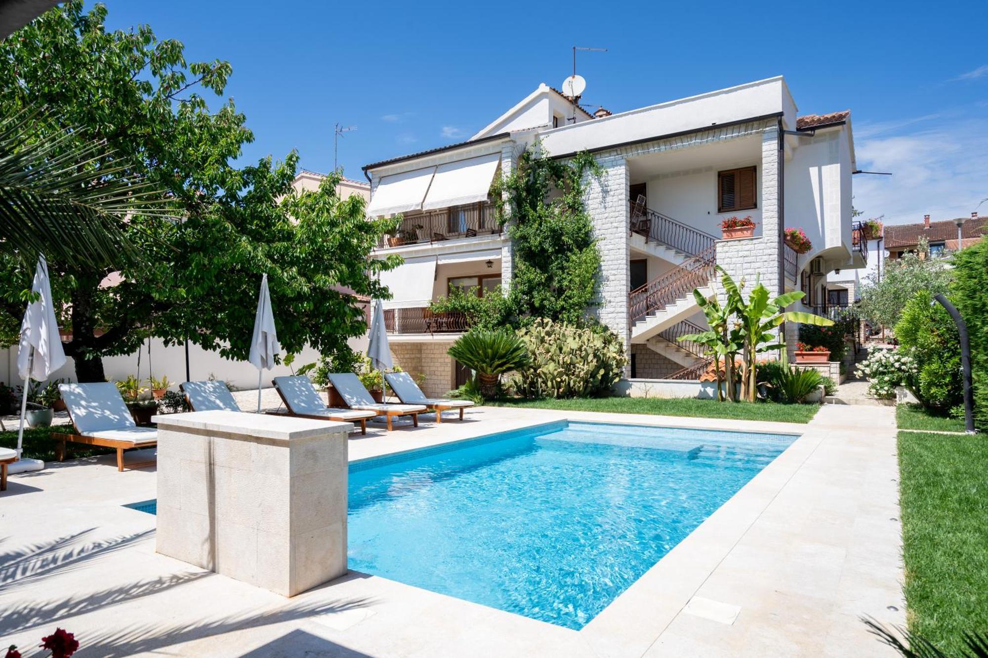 Apartments Maras Пореч Экстерьер фото